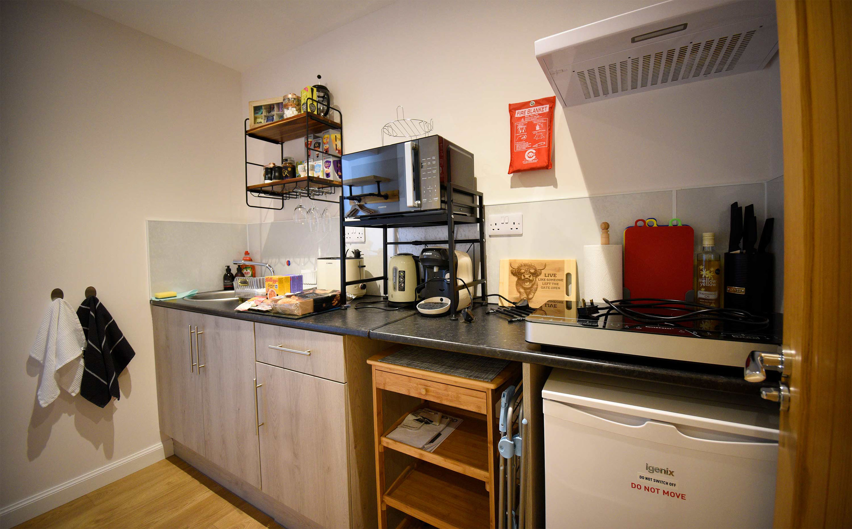 Portree Self Catering with large kitchen with fridge hot plate kettle and microwave