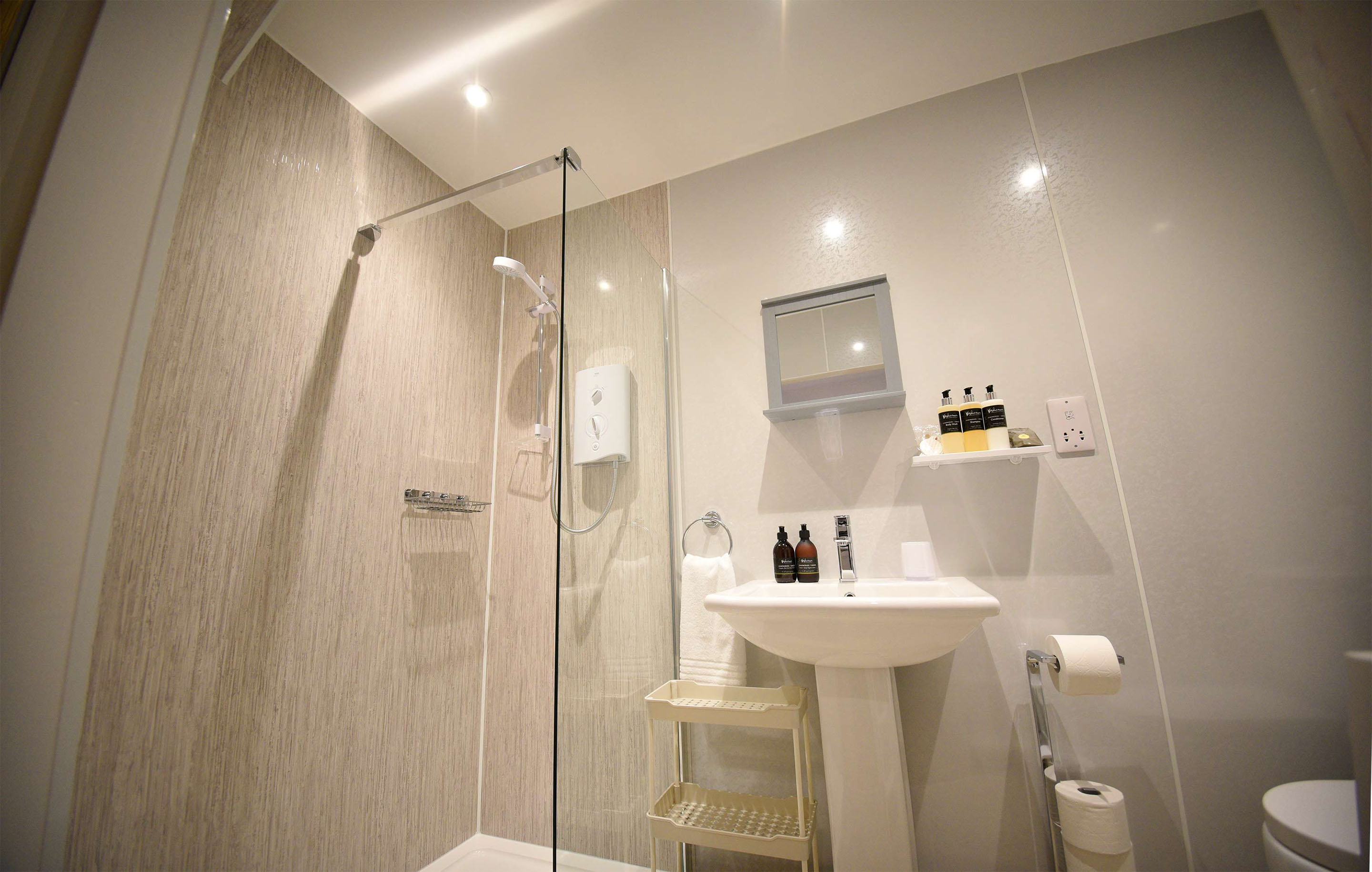 13 Matheson Place Self Catering Accommodation in Portreewith WIFI Parking Double bed bathroom and kitchen